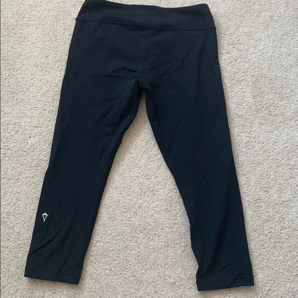 Ivivva black cropped leggings